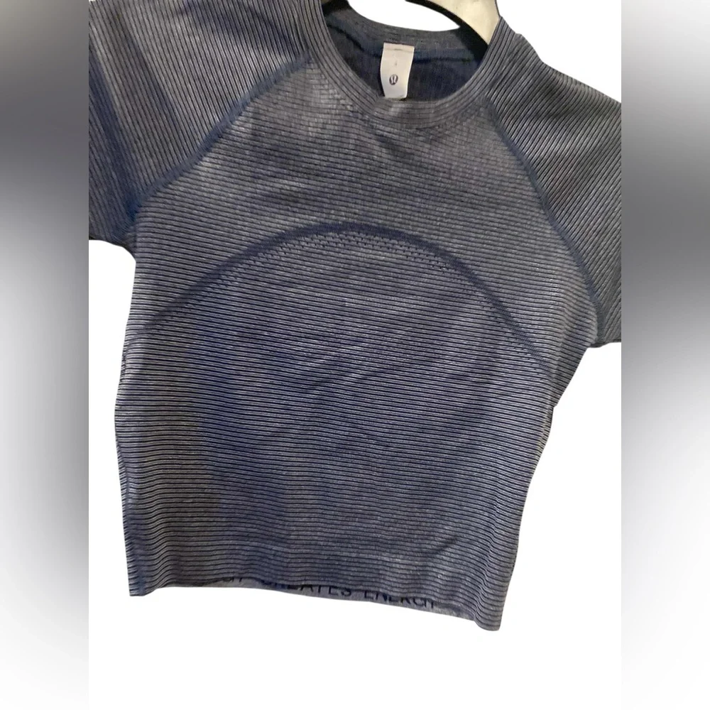 32. NWT Lululemon swiftly tech cropped short sleeve CLUB BLUE Size: 4 - Picture 3 of 5